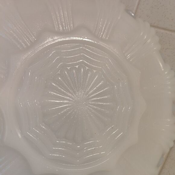 Vintage Milk Glass Divided Dish Vegetable Tray Gold Trim - Picture 4 of 4
